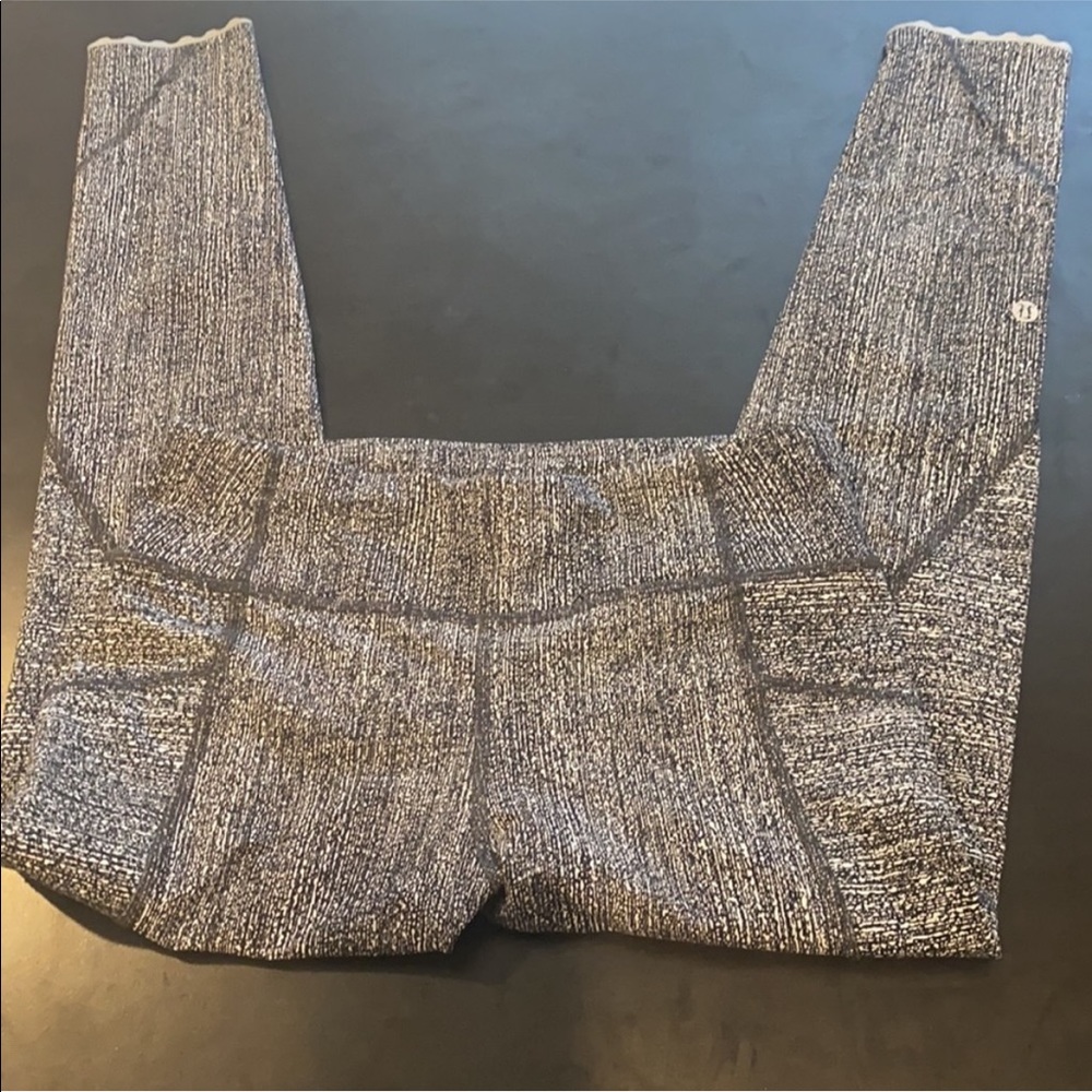 Rare lululemon Black Pattern leggings with Wavy Trim Detail - Picture 2 of 11
